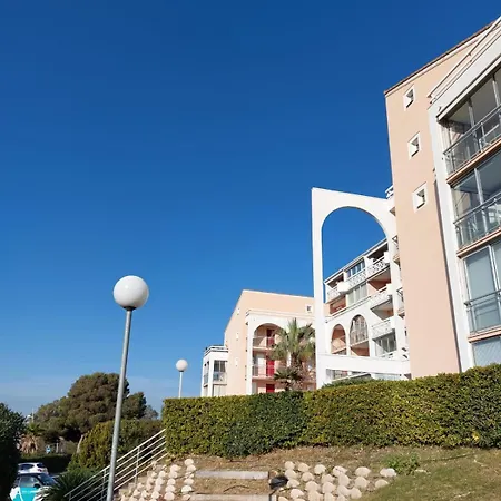 1 Chambre, Parking Et Piscine Apartman