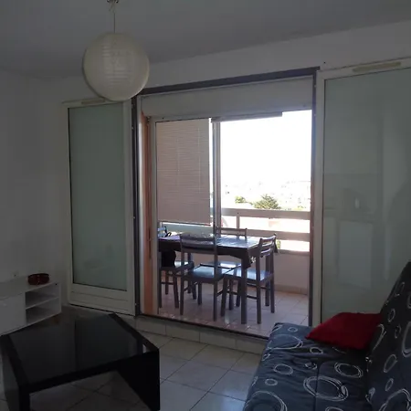 1 Chambre, Parking Et Piscine Apartman *