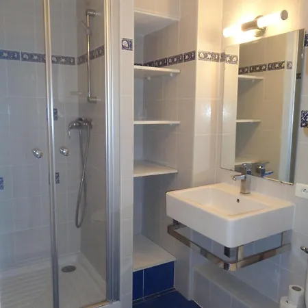 Apartment 1 Chambre, Parking Et Piscine Sete